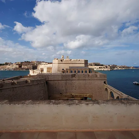 Mariette - Large Terrace - Grand Harbour View *